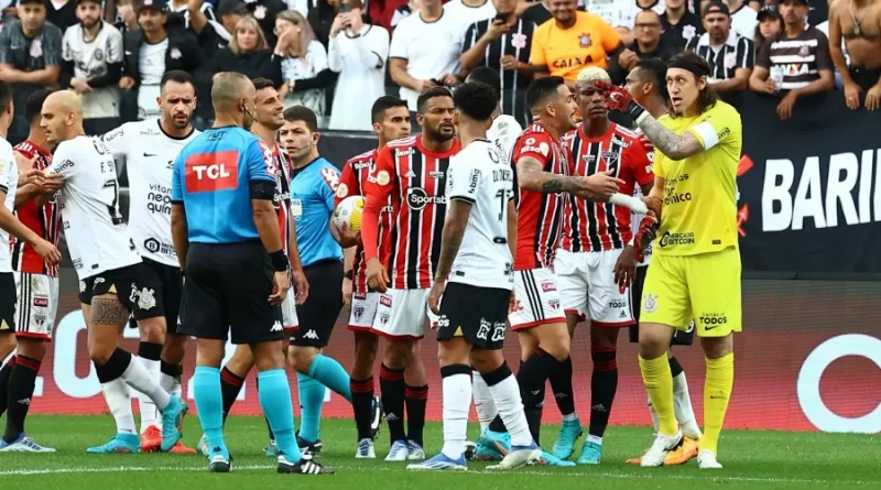 Ídolo do São Paulo critica postura do Corinthians no clássico. (Foto: AGIF)