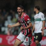 Calleri é artilheiro do Brasileirão, mas sofre para ter um companheiro confiável no ataque do São Paulo. (Foto: Twitter do São Paulo)