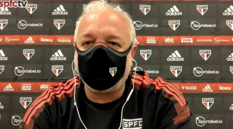 Carlos Belmonte, diretor do São Paulo, afirma que não haverá debandada de jogadores. (Foto: Reprodução/SPFCTV)