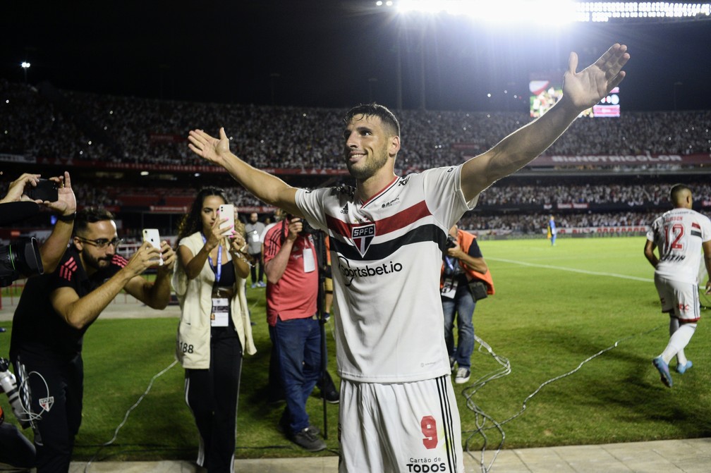 São Paulo vai enfrentar Palmeiras pelo Brasileirão e pela Copa do Brasil, mas Calleri pede foco em um jogo de cada vez. (Foto: Reprodução/São Paulo)