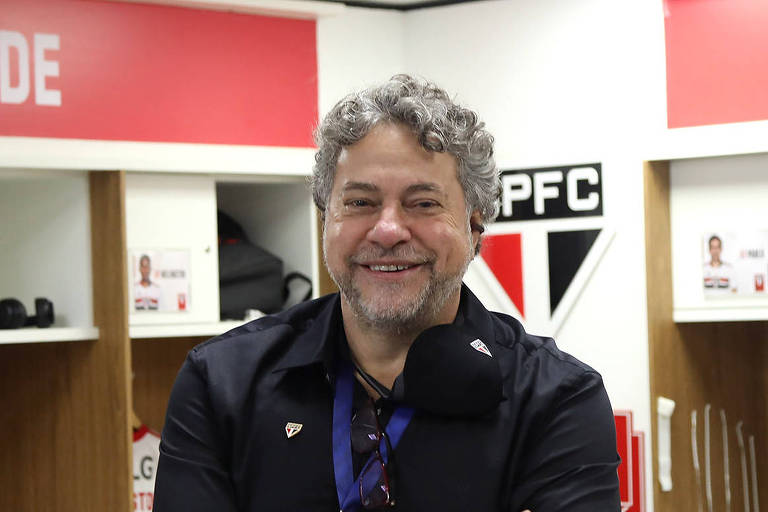 Julio Casares, presidente do São Paulo, avalia contratações na temporada. (Foto: Twitter do São Paulo)
