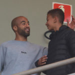 Lucas Moura dá palestra no São Paulo e mostra que está envolvido com a base de Cotia. (Foto: Twitter do São Paulo)