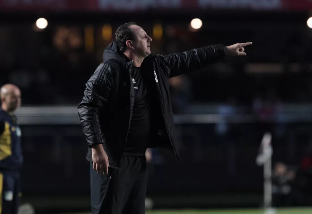 Rogério Ceni se defende das críticas após vitória do São Paulo. (Foto: Twitter do São Paulo)