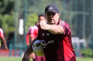 Rogério Ceni treina São Paulo e mantém time vivo nas três competições que disputa. (Foto: Twitter do São Paulo)