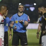 Anderson Daronco será árbitro de São Paulo x Palmeiras. (Foto: Twitter do Vasco)