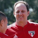 Ceni diz que briga do São Paulo é por manter o time vivo nas três competições. (Foto: Twitter do São Paulo)