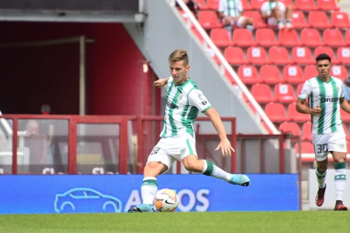 Galoppo vira opção para São Paulo, após curtidas de Julio Casares nas redes sociais do jogador. (Foto: Twitter do Banfield)