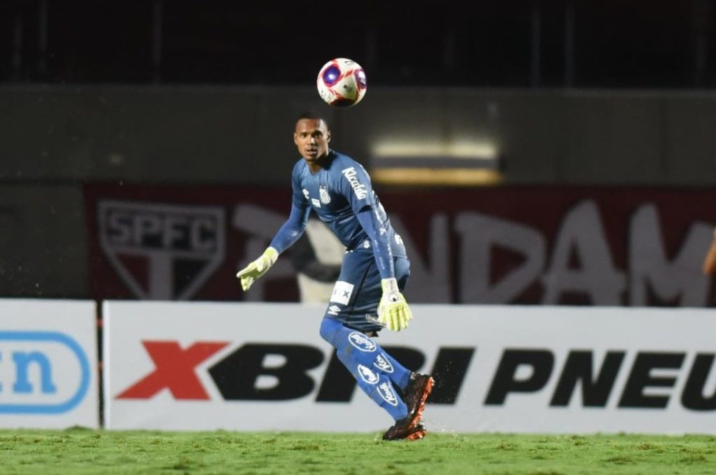 John quer sair do Santos e São Paulo se interessa por goleiro. (Foto: Twitter do Santos)