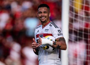 São Paulo bate Atlético Goianiense com dois gols de Luciano. (Foto: Héber Gomes/AGIF)