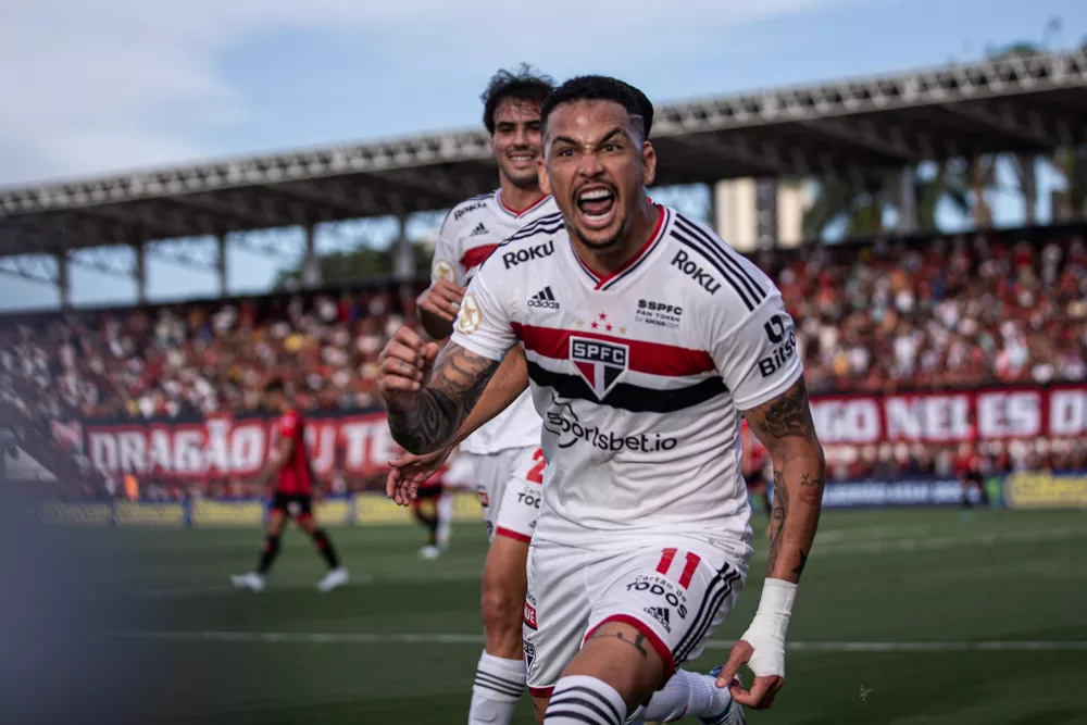 São Paulo bate Atlético Goianiense com dois gols de Luciano no Brasileirão 2022. (Foto: Héber Gomes/AGIF)