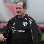 Muricy Ramalho, coordenador de futebol do São Paulo, diz que clube está perto de anunciar investidor. (Foto: Twitter do São Paulo)