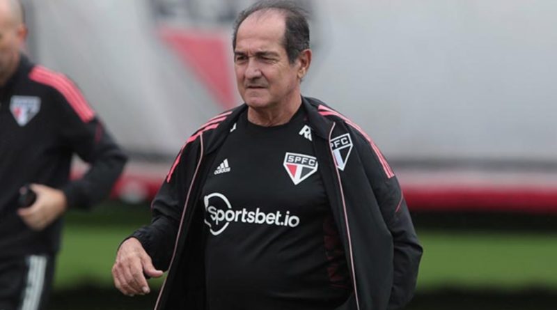 Muricy Ramalho, coordenador de futebol do São Paulo, diz que clube está perto de anunciar investidor. (Foto: Twitter do São Paulo)