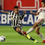 São Paulo encara o Atlético Mineiro em duelo válido pelo Brasileirão. (Foto: AGIF)