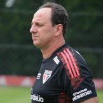 Rogério Ceni tenta renovar elenco do São Paulo. (Foto: Twitter do São Paulo)