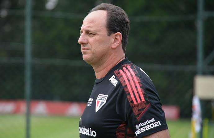 Rogério Ceni tenta renovar elenco do São Paulo. (Foto: Twitter do São Paulo)