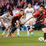 Vitor Bueno marca e Athletico derrota São Paulo pelo Brasileirão. (Foto: Twitter do Brasileirão)