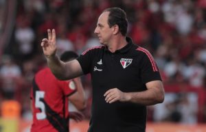 Rogério Ceni segue em busca de reforços no São Paulo. (Foto: Twitter do São Paulo)