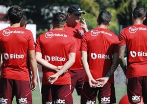 Rogério Ceni prepara São Paulo para duelo decisivo. (Foto: Twitter do São Paulo)