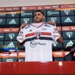 Bustos é apresentado pelo São Paulo. (Foto: Edgar Matos/ge)