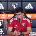 Ferraresi é apresentado no São Paulo. (Foto: Twitter do São Paulo)
