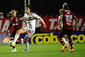 Igor Gomes foi vaiado e Rogério Ceni defendeu o jogador no São Paulo. (Foto: Marcos Ribolli/ge)