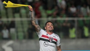 Luciano vira herói do São Paulo em classificação na Copa do Brasil. (Foto: Twitter do São Paulo)