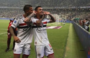 Luciano diz que São Paulo vai brigar pelas três competições. (Foto: Twitter do São Paulo)