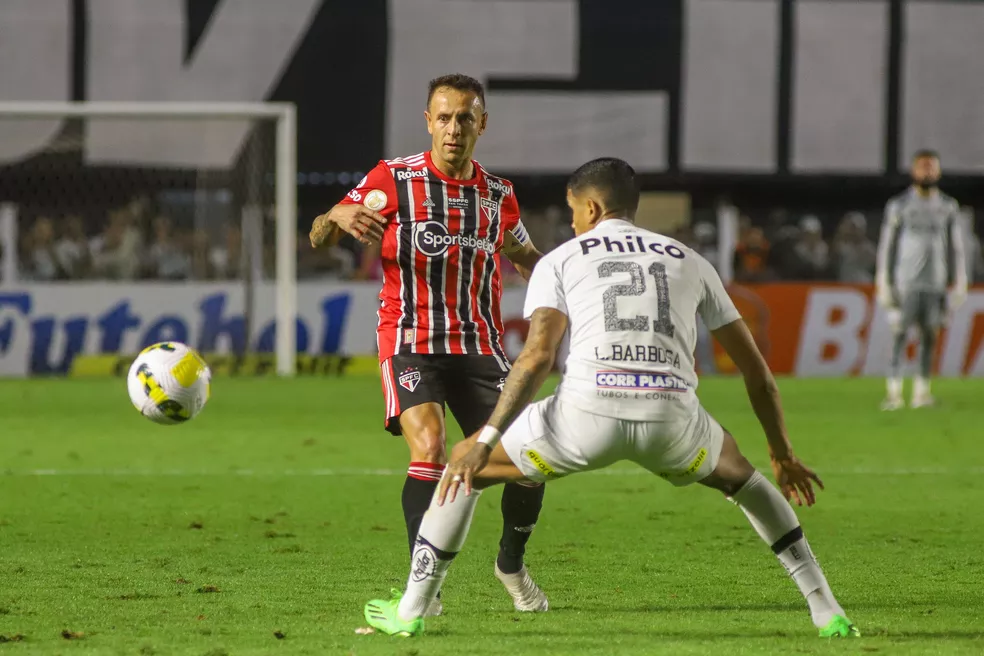 Rafinha pode ser zagueiro pela direita no São Paulo contra o Flamengo. (Foto: Twitter do São Paulo)