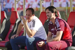 Rogério Ceni elogia São Paulo em vitória pelo Brasileirão. (Foto: Marcos Ribolli/ge)