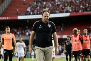 Rogério Ceni está em busca de solução para meta do São Paulo. (Foto: Twitter do São Paulo)