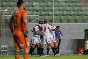 São Paulo luta demais e chega à semifinal da Copa do Brasil. (Foto: Twitter do São Paulo)