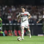 Gabriel Neves ganhou espaço no São Paulo em 2022. (Foto: Twitter do São Paulo)