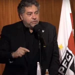 Julio Casares, presidente do São Paulo, trabalha por reforços. (Foto: Twitter do São Paulo)