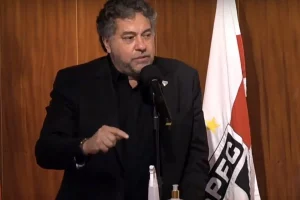 Julio Casares, presidente do São Paulo, trabalha por reforços. (Foto: Twitter do São Paulo)