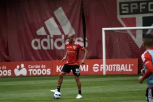 São Paulo tem Miranda com contrato próximo do fim. (Foto: Twitter do São Paulo)