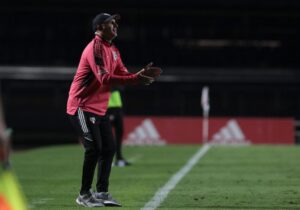 Juan Branda, ex-auxiliar de Crespo, diz que estará torcendo pelo São Paulo na Argentina. (Foto:Twitter do São Paulo)