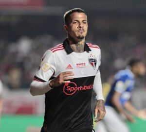 Diego Costa virou capitão do São Paulo e poderá fazer história no clube. (Foto: Twitter do São Paulo)