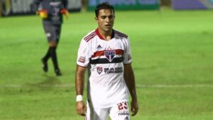 Eder perde espaço no São Paulo. (Foto: AGIF)