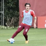 Gabriel Neves deve renovar seu contrato com o São Paulo. (Foto: Twitter do São Paulo)
