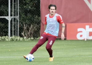 Gabriel Neves deve renovar seu contrato com o São Paulo. (Foto: Twitter do São Paulo)