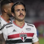 Gabi Neves renovou seu contrato com o São Paulo. (Foto: Twitter do São Paulo)