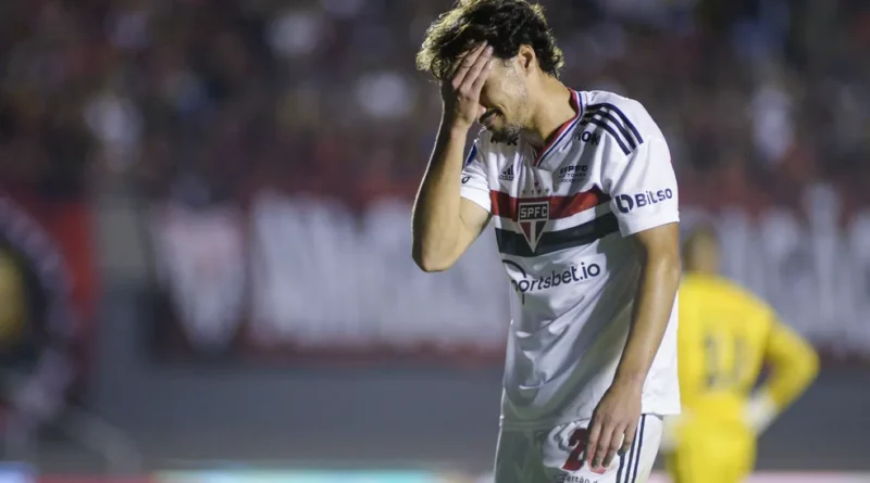 São Paulo se perde e vê Igor Gomes sepultar sua passagem pelo Tricolor com expulsão. (Foto: Getty Images)
