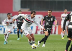 Igor Gomes vira alvo de críticas da torcida do São Paulo. (Foto: Twitter do São Paulo)