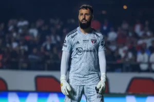 Jandrei volta ao gol do São Paulo para tentar redenção contra Flamengo. (Foto: AGIF)