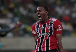 Luizão saiu após não renovar seu contrato com São Paulo. (Foto: Twitter do SPFC)