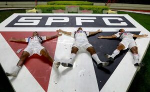 Destaque do São Paulo, Rodrigo Nestor é alvo de sondagem do Botafogo. (Foto: Twitter do São Paulo)