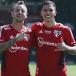 Rafinha e Igor Vinícius brigam por uma vaga no time do São Paulo para decisão da Sul-Americana. (Foto: Twitter do São Paulo)