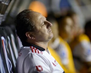Rogério Ceni não descarta rodízio no gol do São Paulo. (Foto: Twitter do São Paulo)