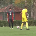 Leandro marca de falta pelo São Paulo no Paulistão Sub-20. (Foto: Twitter do São Paulo)