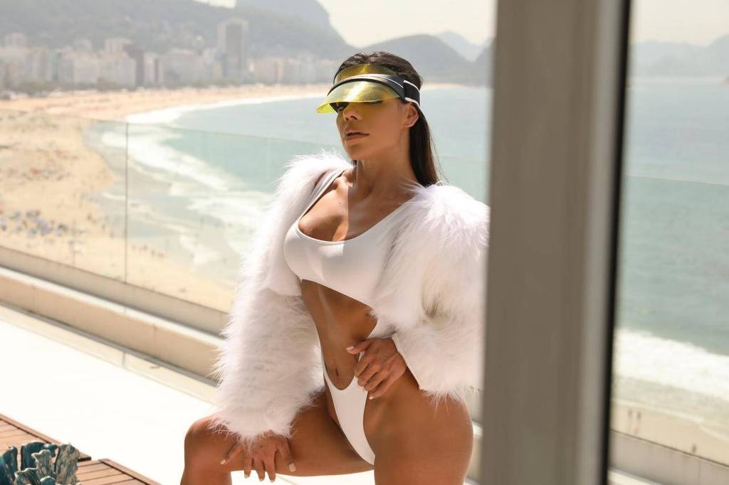 Suzy Cortez afirma que vai fazer ensaio nu em caso de conquista do São Paulo. (Foto: Reprodução/Instagram)